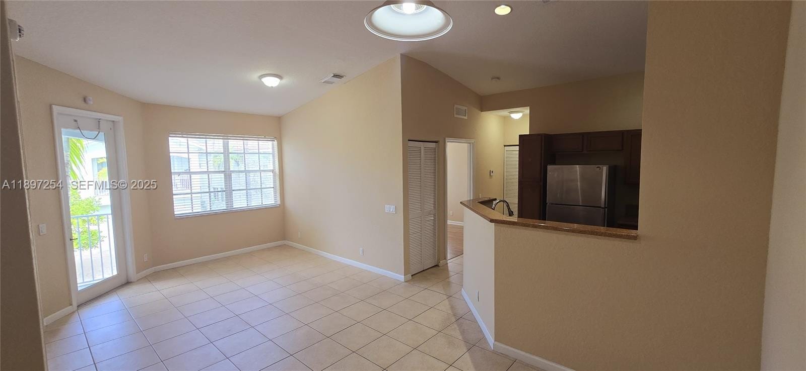 3020 Laurel Ridge Circle — photo 2