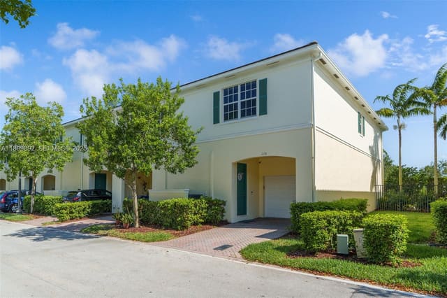 278 SW 7th Court, Pompano Beach, FL 33060