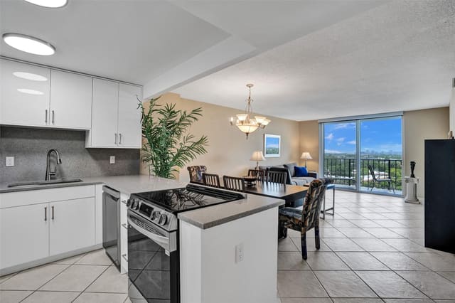 1800 N Andrews Avenue 12B, sold in Drake Tower, Fort Lauderdale, FL