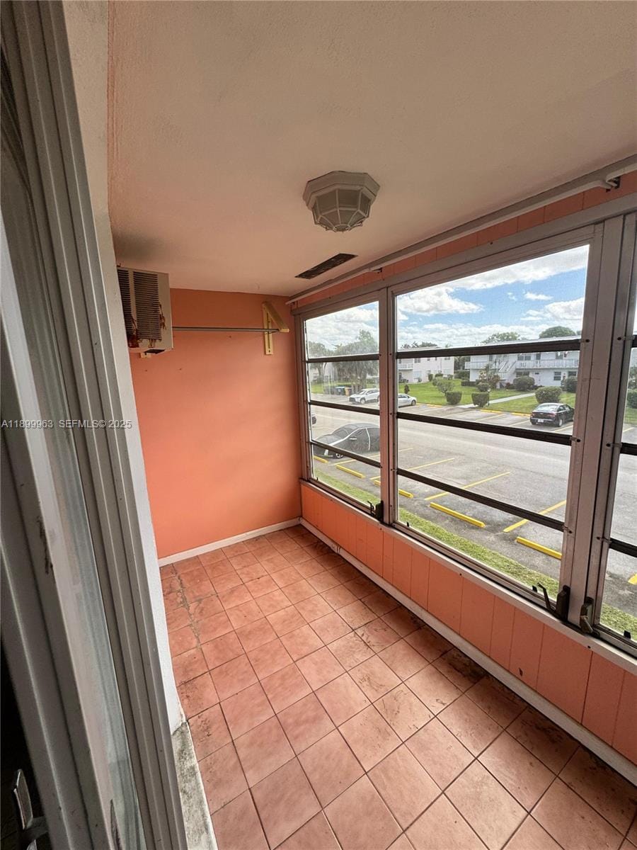 211 Coventry I 211 — photo 3