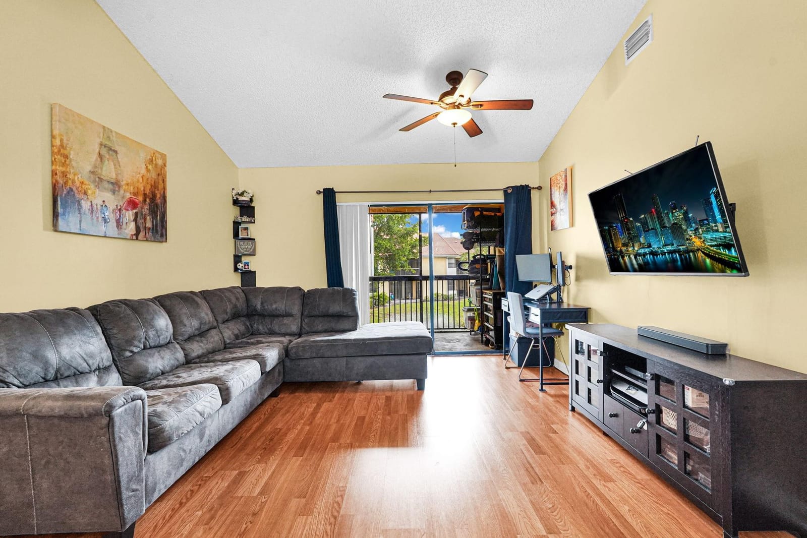 5861 Riverside Drive 206 — photo 2