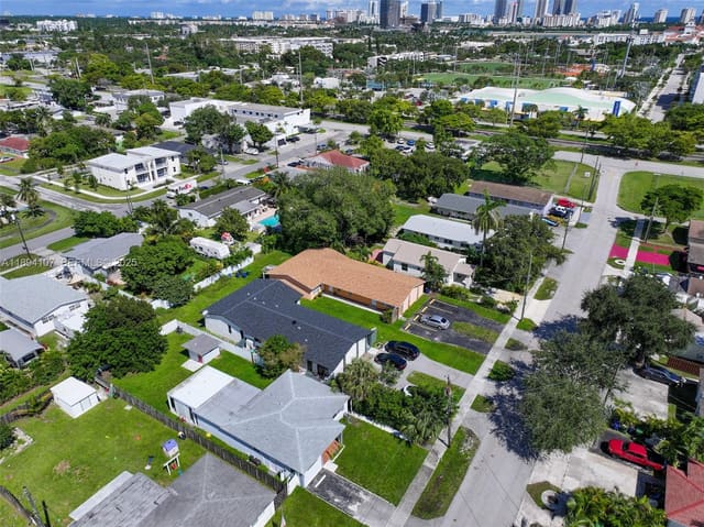 34 SW 7th Street, sold in Hallandale By The Sea, Hallandale Beach, FL