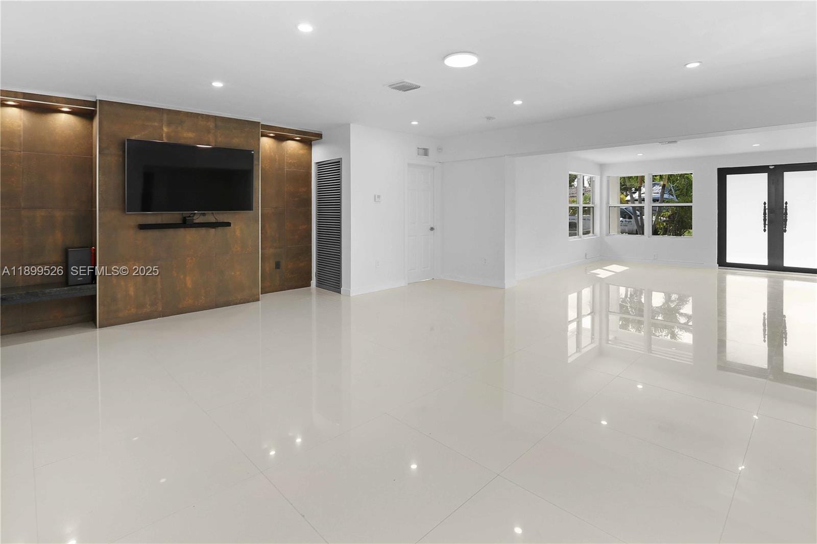 1429 Rodman Street — photo 9