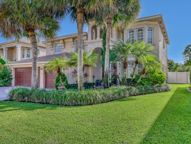 2227 Ridgewood Circle, Royal Palm Beach, FL 33411