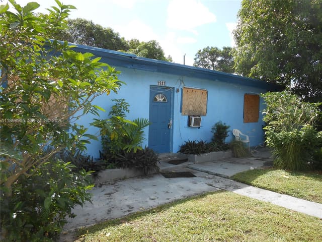 1241 W 10th Street, Riviera Beach, FL 33404