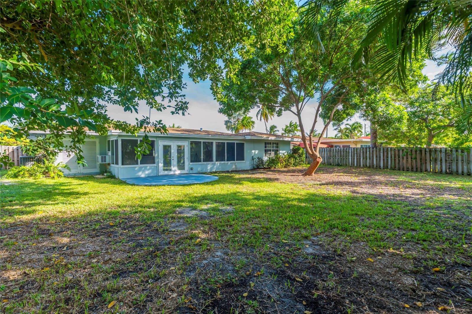 827 SE 10th Terrace — photo 4