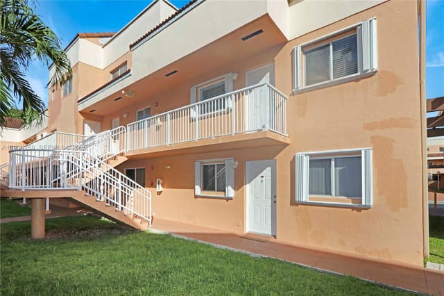 14901 SW 80th Street 211, sold in The Seasons Villas & Thms, Miami, FL