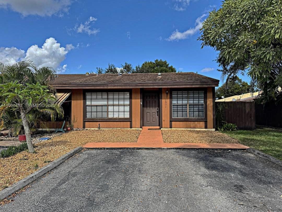 1971 Seagrape Avenue, Pembroke Pines, FL 33026