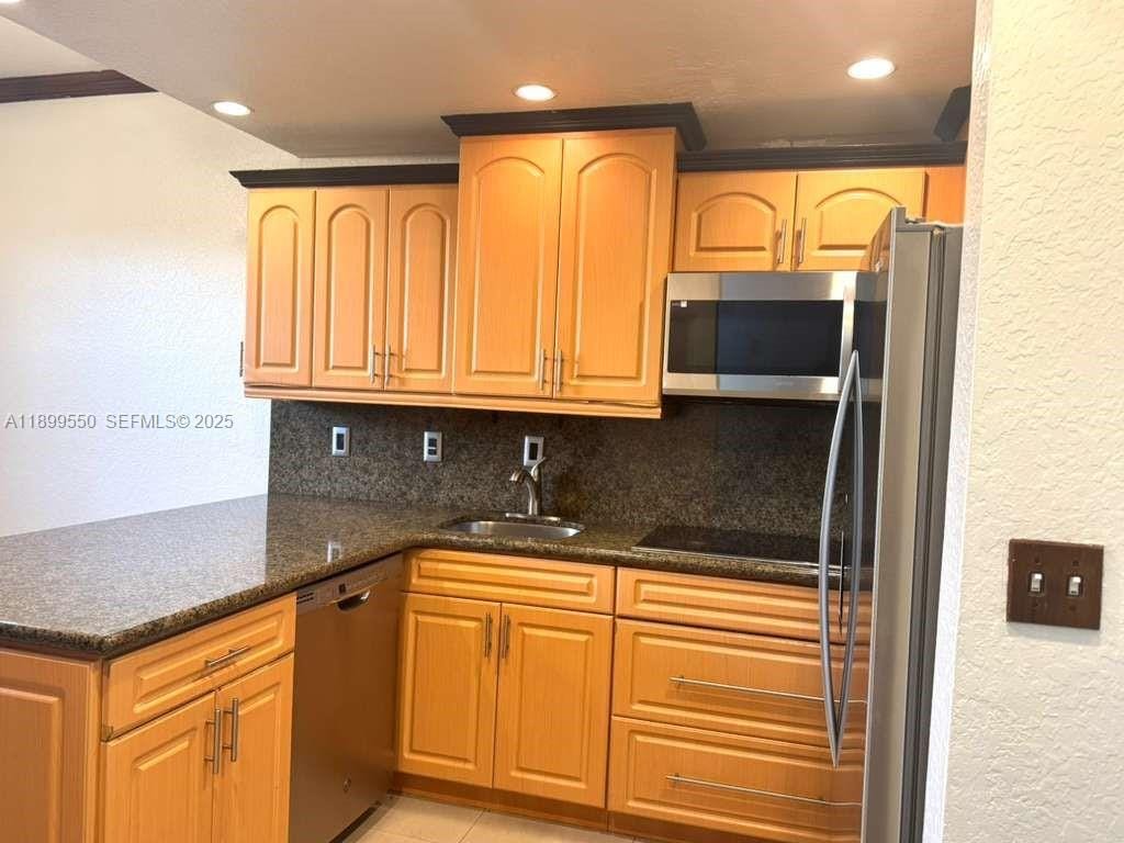 420 E 1st Avenue B204 — photo 3