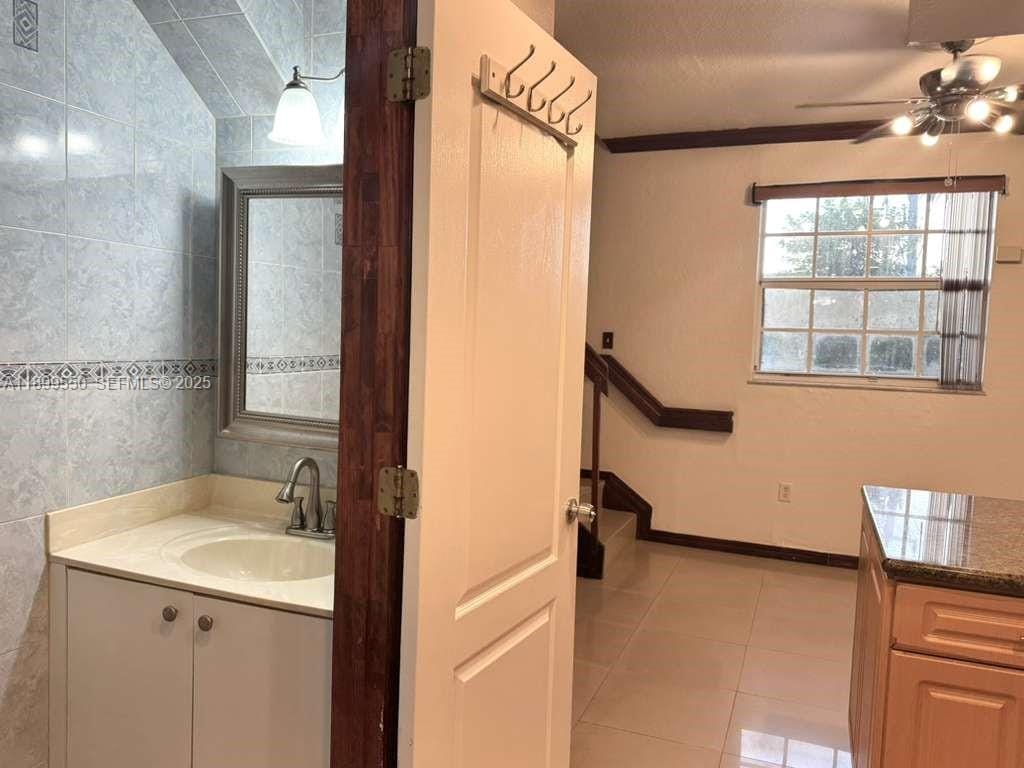 420 E 1st Avenue B204 — photo 6