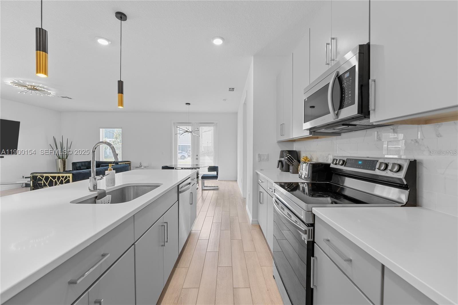 2375 Lancashire Street — photo 9