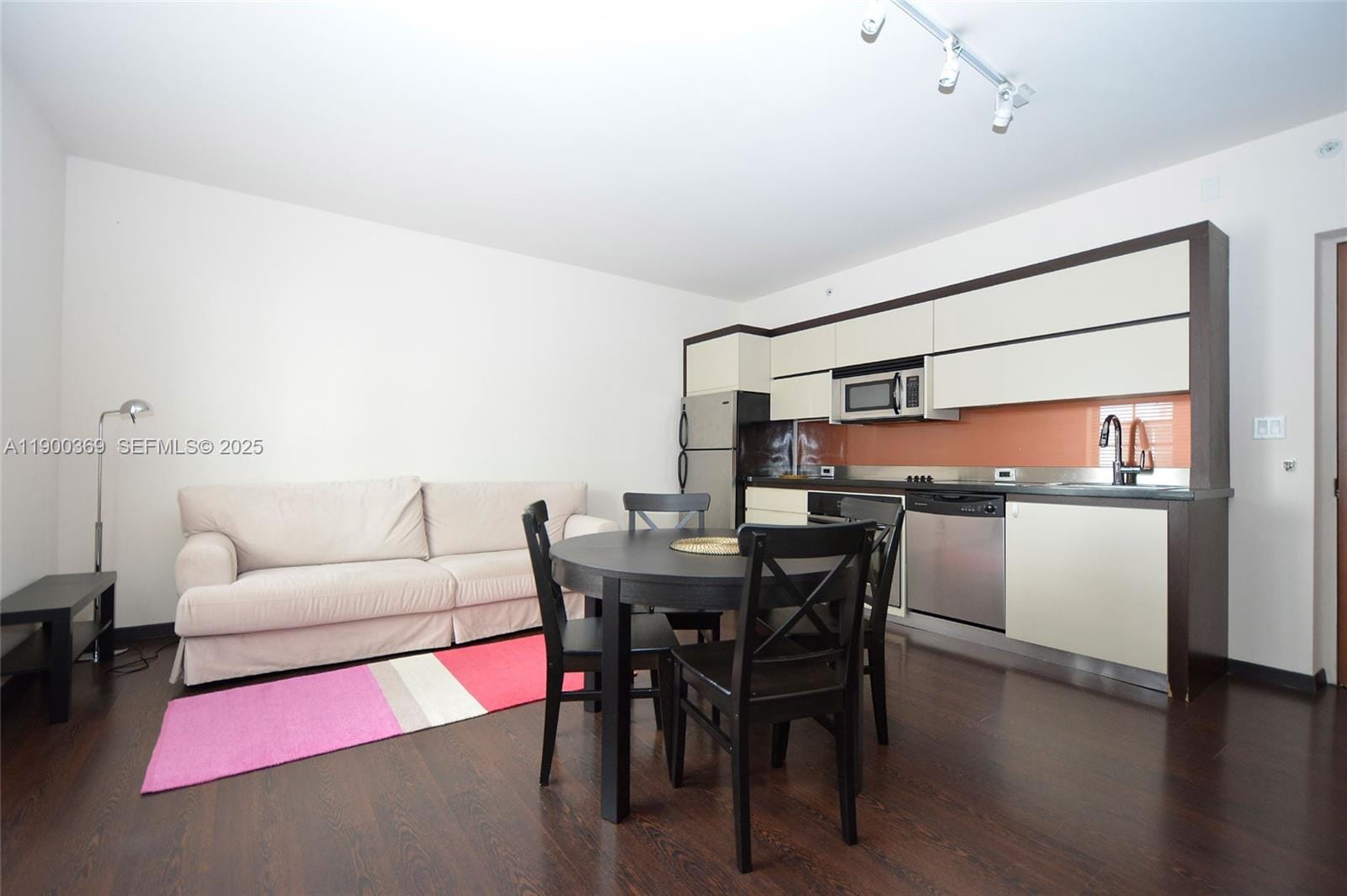 435 21st Street 205 — photo 3