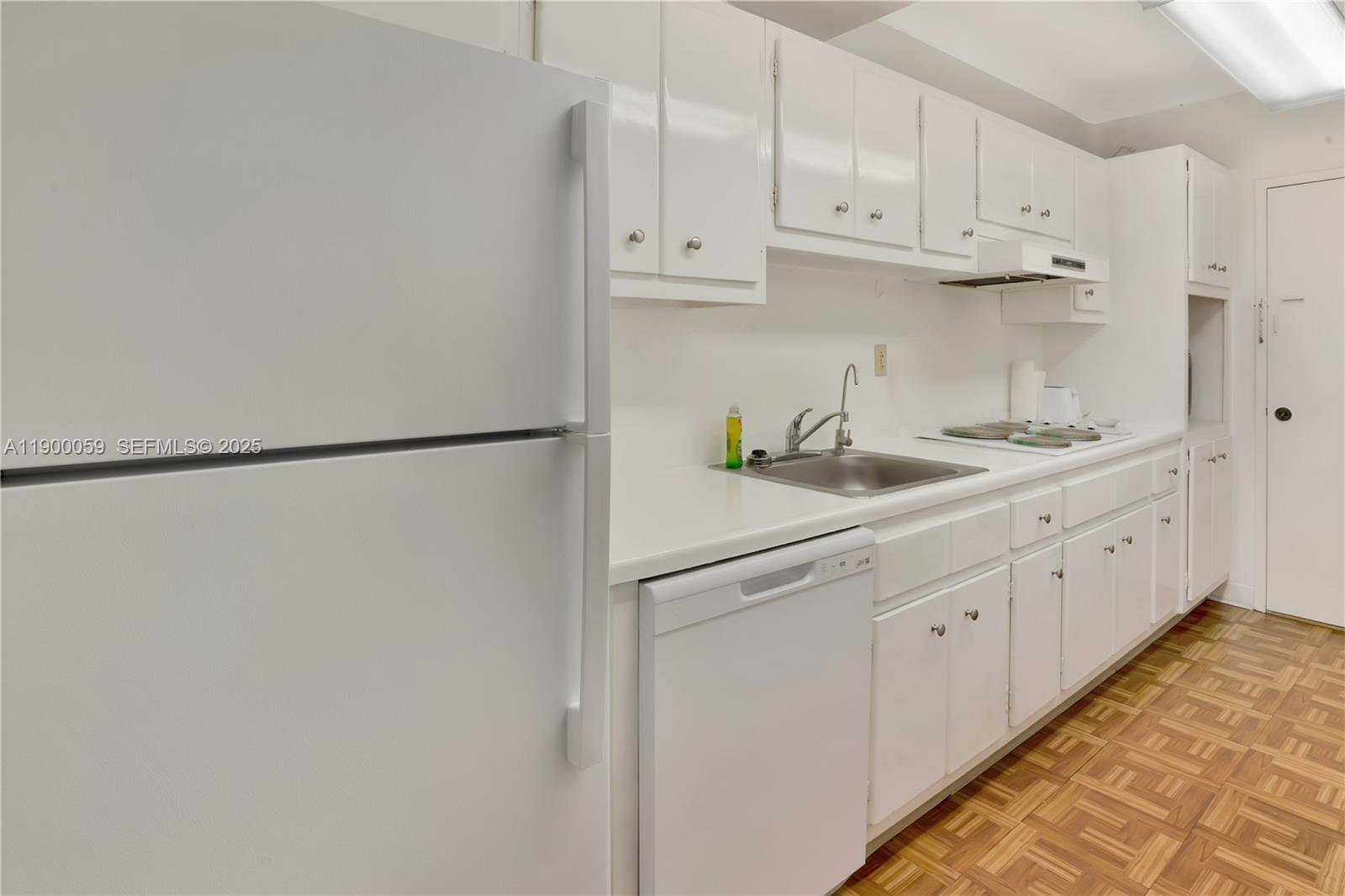 100 Lincoln Road 607, Miami Beach, FL 33139 photo 17
