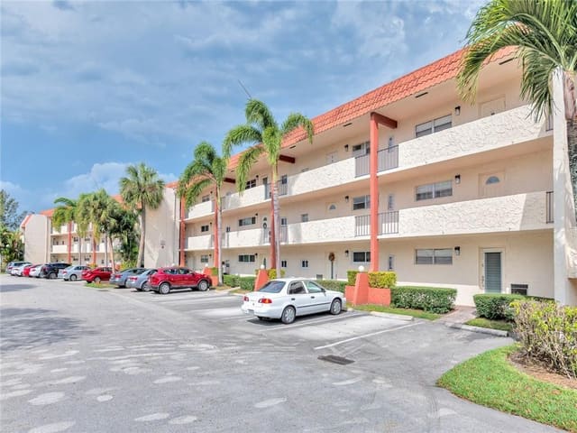 9800 N Hollybrook Lake Drive 202, Hollybrook Golf & Tennis, Pembroke Pines, FL
