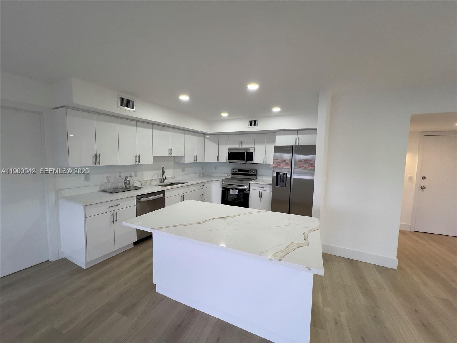300 Diplomat Parkway 518 — photo 8