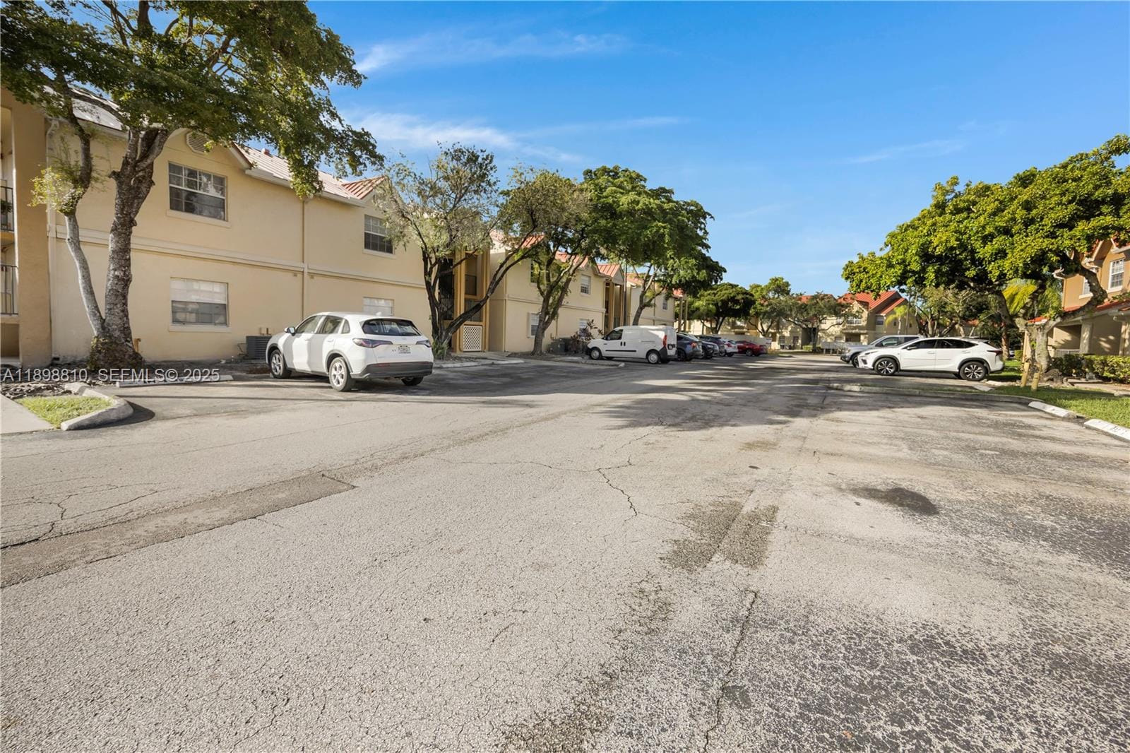 18350 NW 68th Avenue F, Hialeah, FL 33015 photo 28