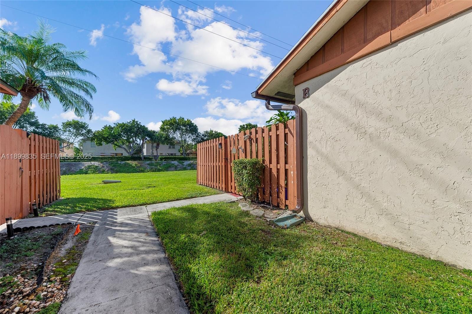 1101 Summit Place Circle B, West Palm Beach, FL 33415