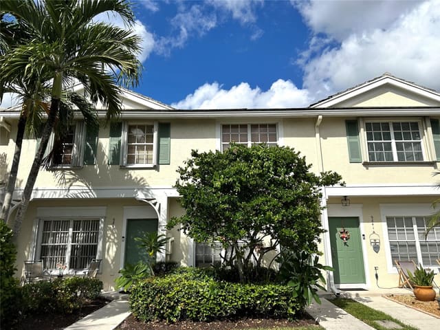 9845 NW 56th Place 9845, sold in Coral Reef Club, Coral Springs, FL