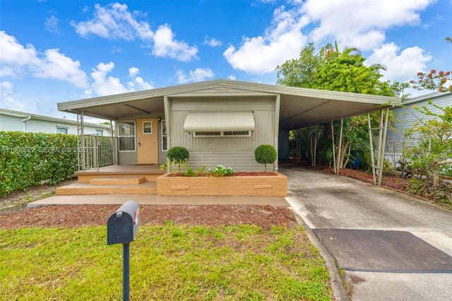 8360 SW 21st Street, sold in Park City Sec Three, Davie, FL