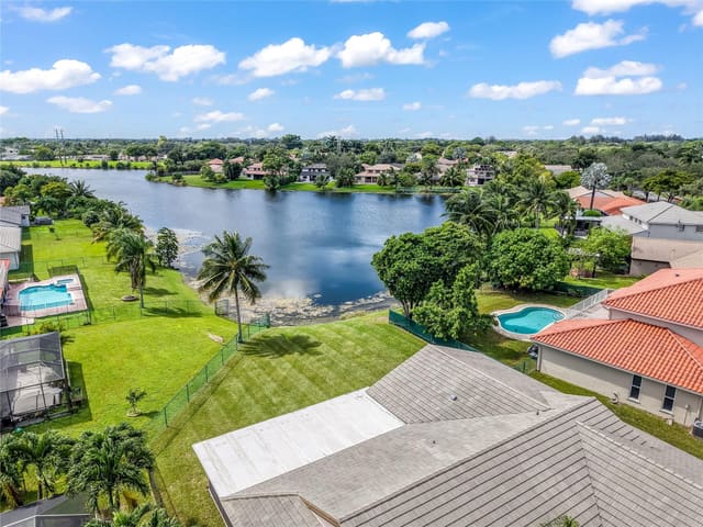 15600 Huntridge Road, Davie, FL 33331