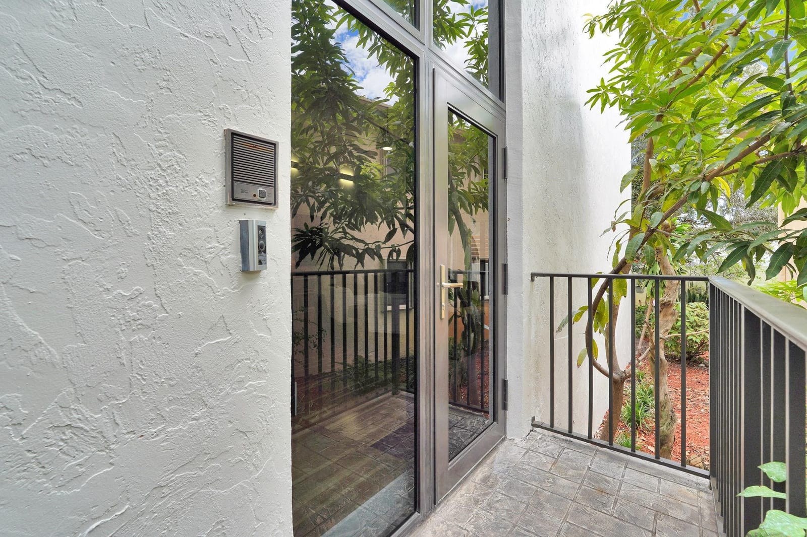 3000 NE 8th Terrace B-5 — photo 3