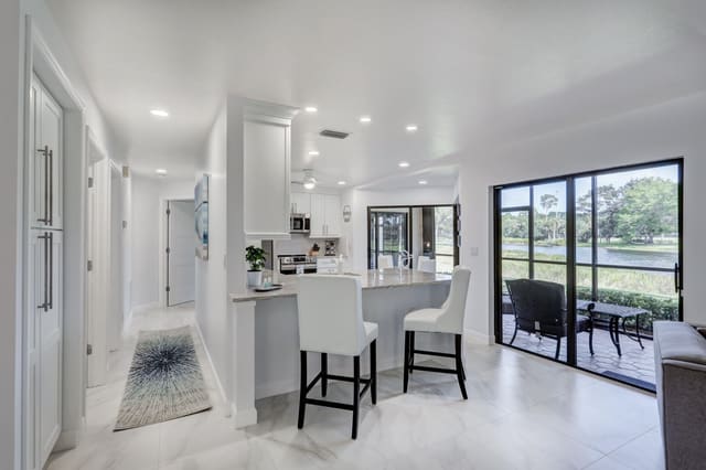 6 Lexington Lane E D, Palm Beach Gardens, FL 33418