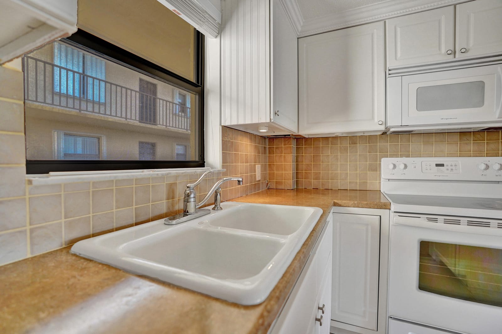 890 N Federal Highway 410 — photo 11