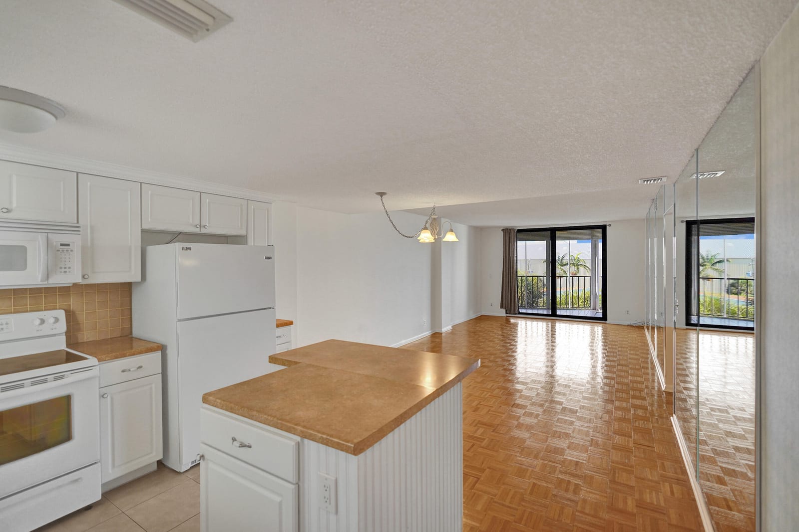 890 N Federal Highway 410 — photo 7
