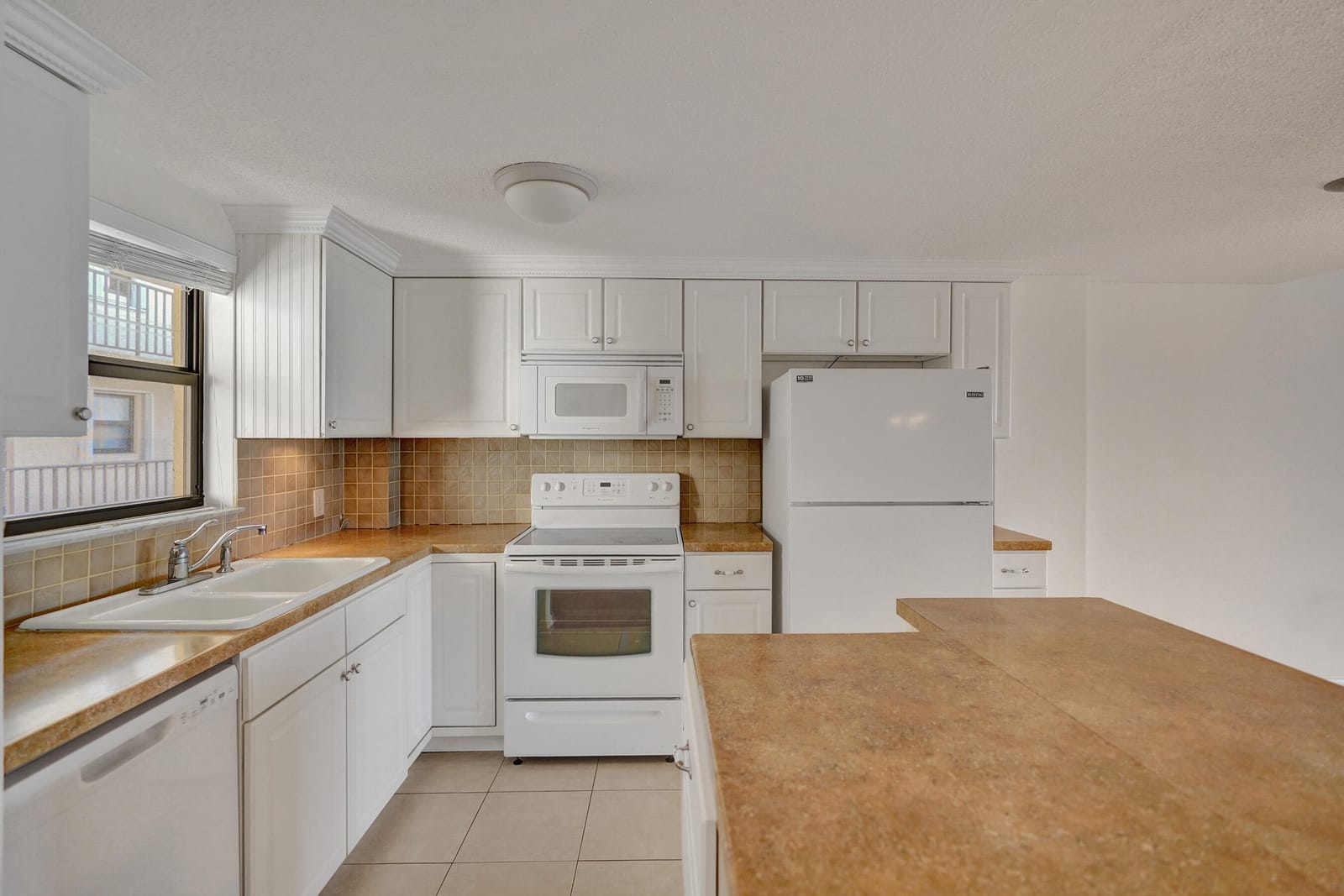890 N Federal Highway 410 — photo 8