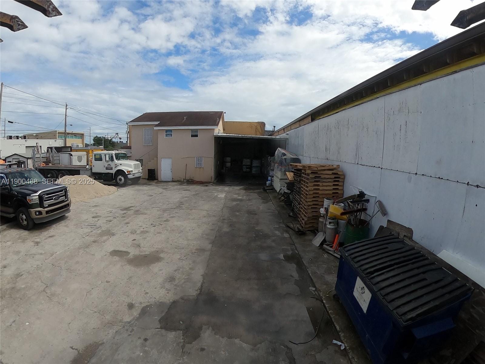 2484 NW 21st Terrace, Miami, FL 33142 photo 2