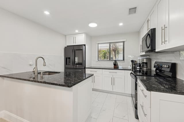 5340 Las Verdes Circle 322, sold in Las Verdes, Delray Beach, FL