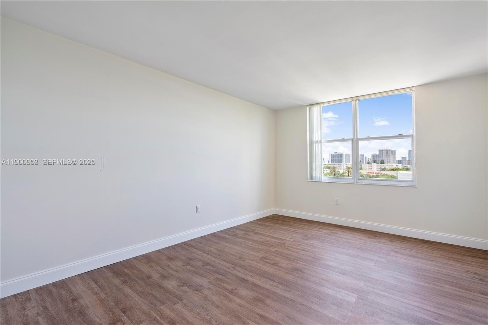 17890 W Dixie Highway 606 — photo 5