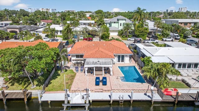 2534 SE 14th Street, sold in Pompano Isles 27-15 B, Pompano Beach, FL