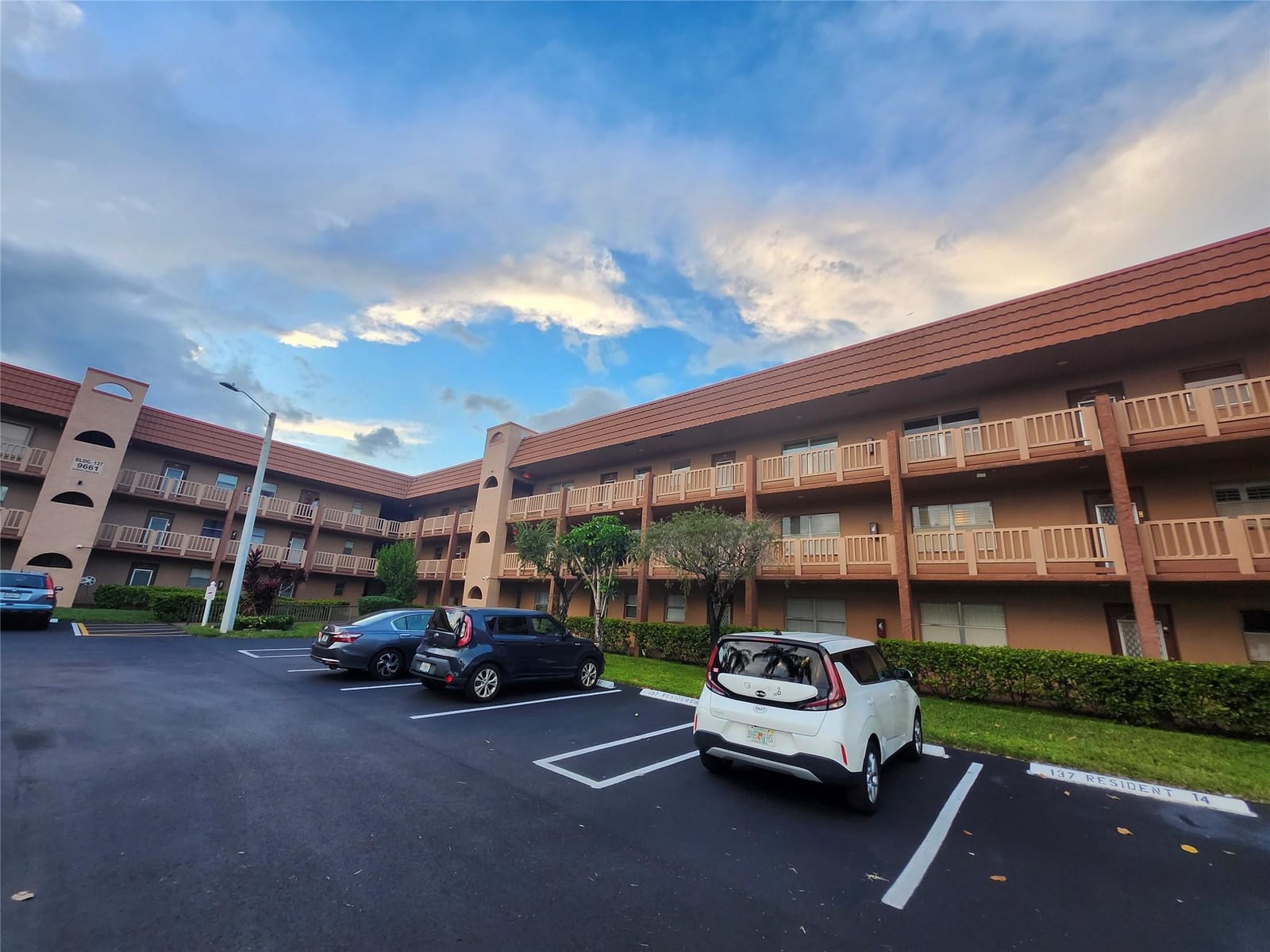 9661 Sunrise Lakes Boulevard 302, Sunrise, FL 33322