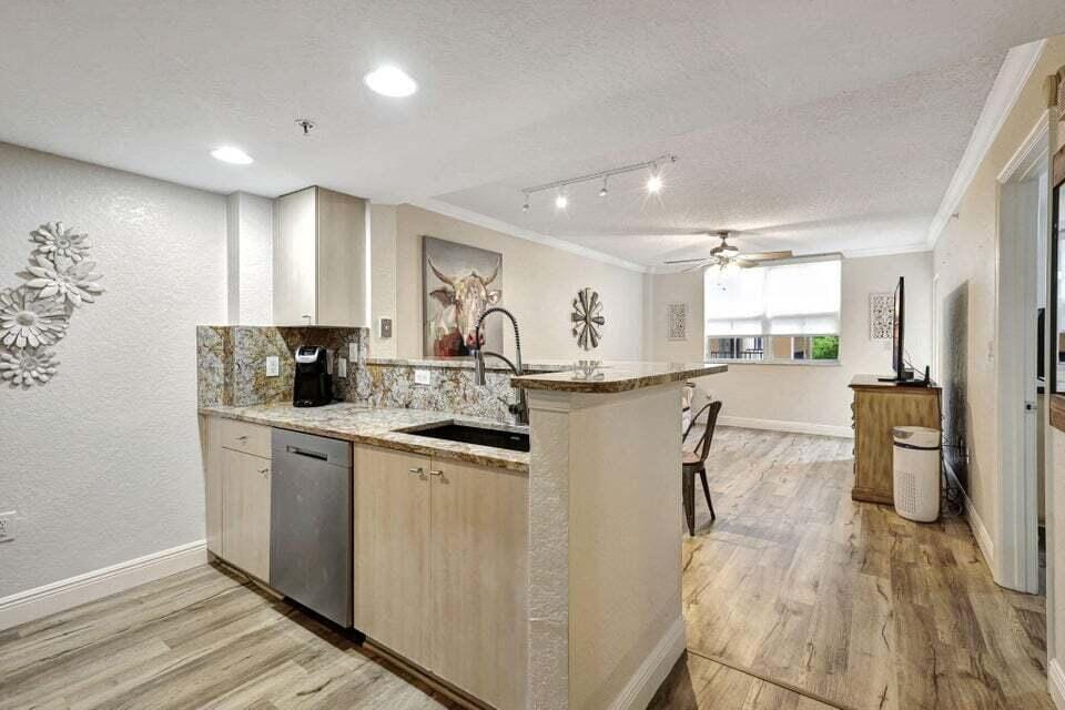1801 N Flagler Drive 211, West Palm Beach, FL 33407 photo 3