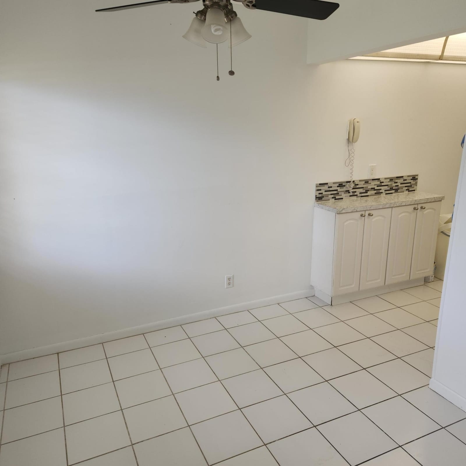 106 Coventry E 106 — photo 4