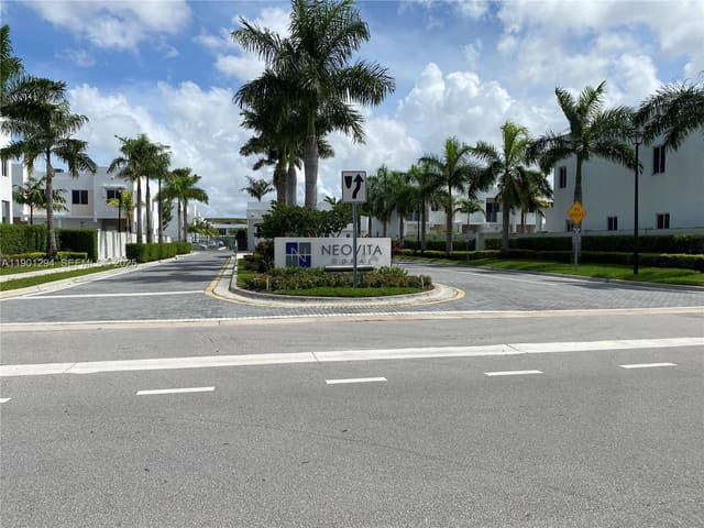 7227 NW 103rd Path, sold in Doral Palms North, Doral, FL