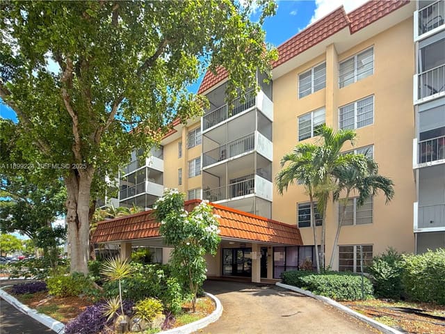 4160 Inverrary Drive 212, Lauderhill, FL 33319