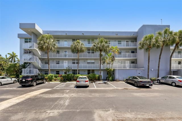 101 Royal Park Drive 1D, Oakland Park, FL 33309