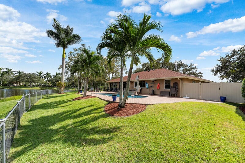 100 Royal Court, Royal Palm Beach, FL 33411 photo 18