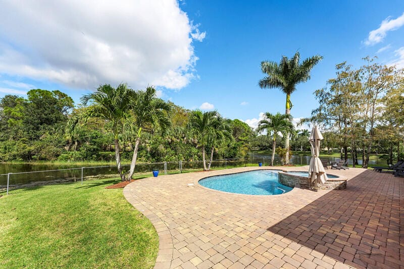 100 Royal Court, Royal Palm Beach, FL 33411 photo 19