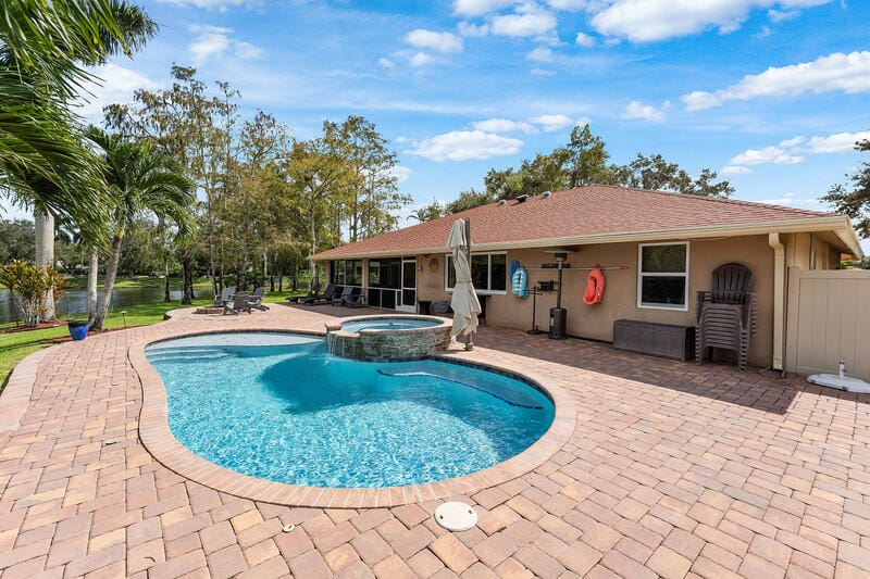 100 Royal Court, Royal Palm Beach, FL 33411 photo 20