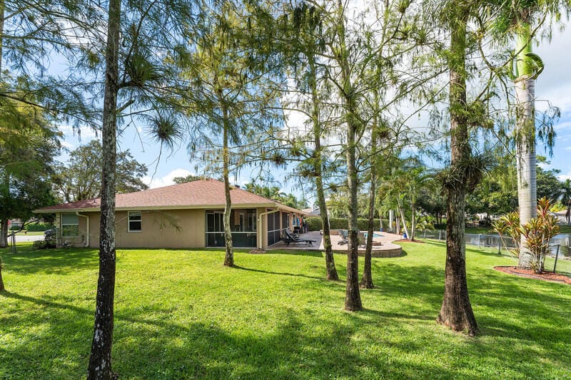 100 Royal Court, Royal Palm Beach, FL 33411 photo 22