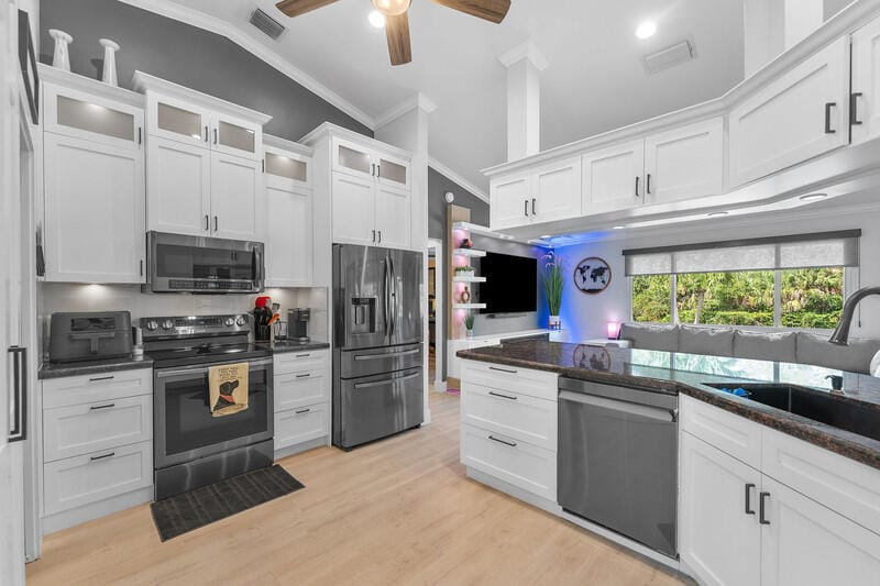 100 Royal Court, Royal Palm Beach, FL 33411 photo 8