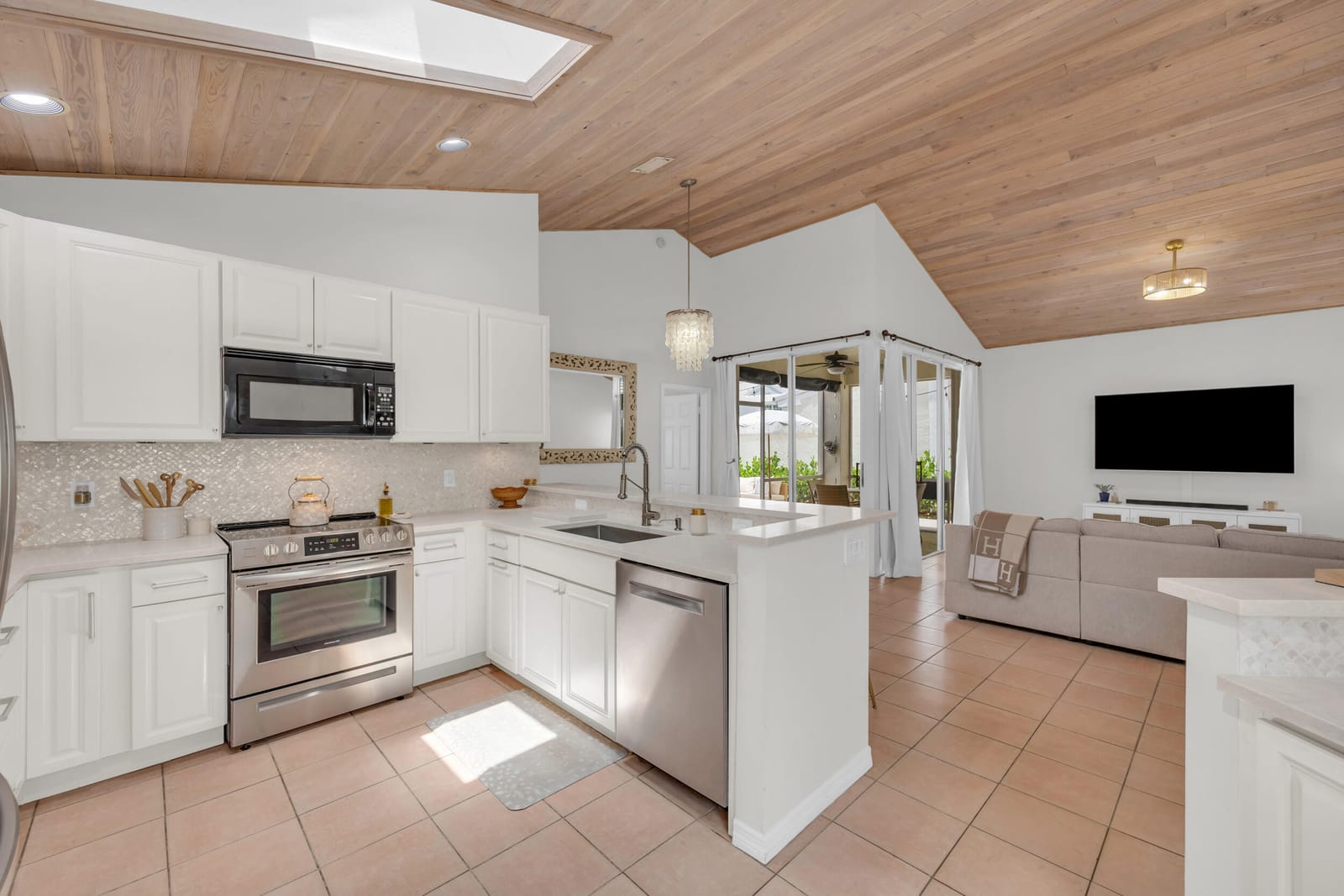 30 Selby Lane, Palm Beach Gardens, FL 33418