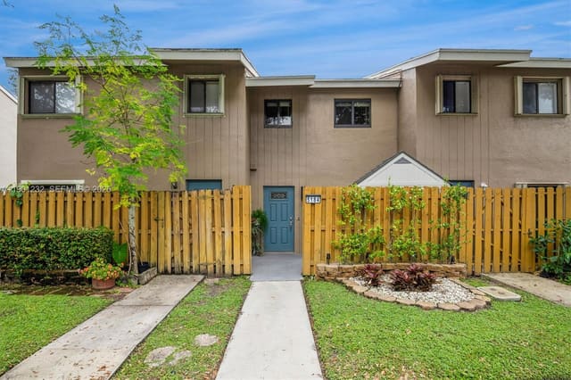 5184 S University Drive, sold in Saddle-Up Plat, Davie, FL