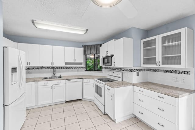 10173 Chestwood Road, sold in Banyan Springs, Boynton Beach, FL