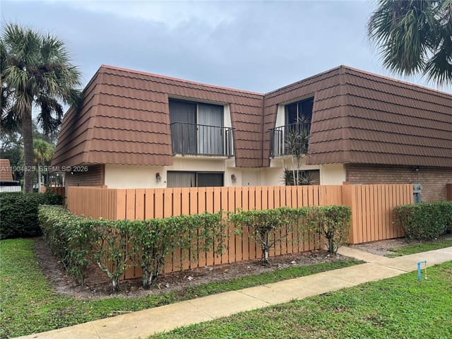 157 Heritage Way, Village Of Sandalwood Lak, West Palm Beach, FL