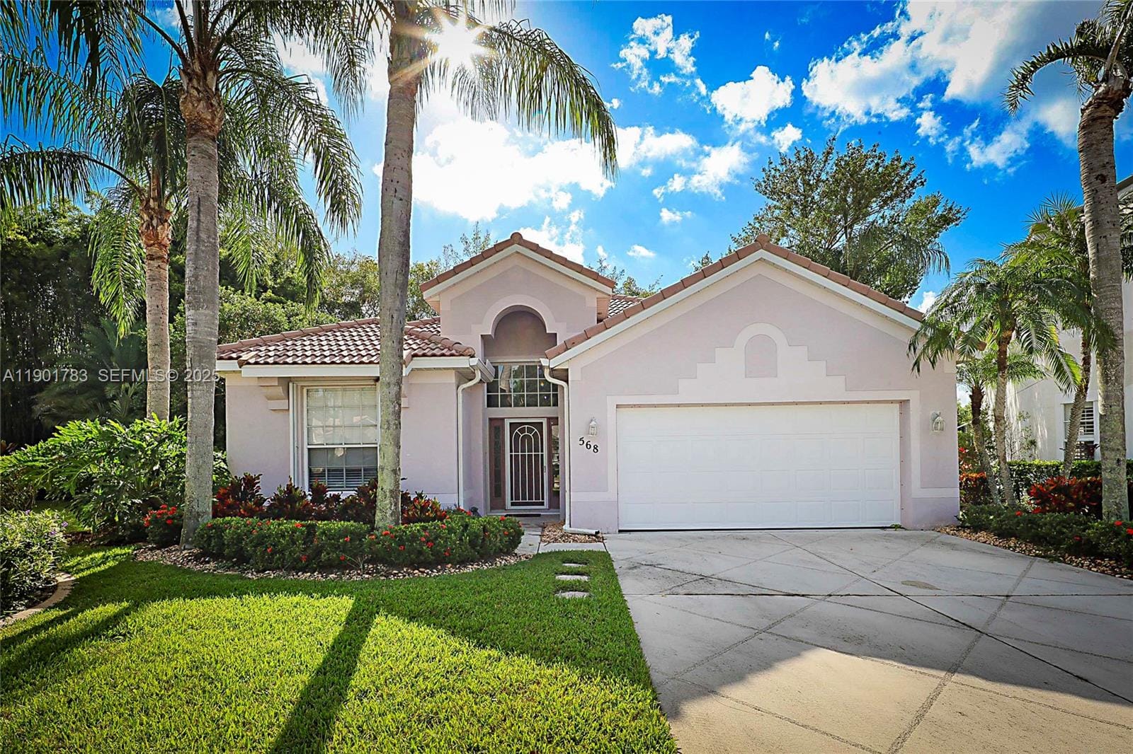 568 SW Saint Martins Cove, Port St. Lucie, FL 34986