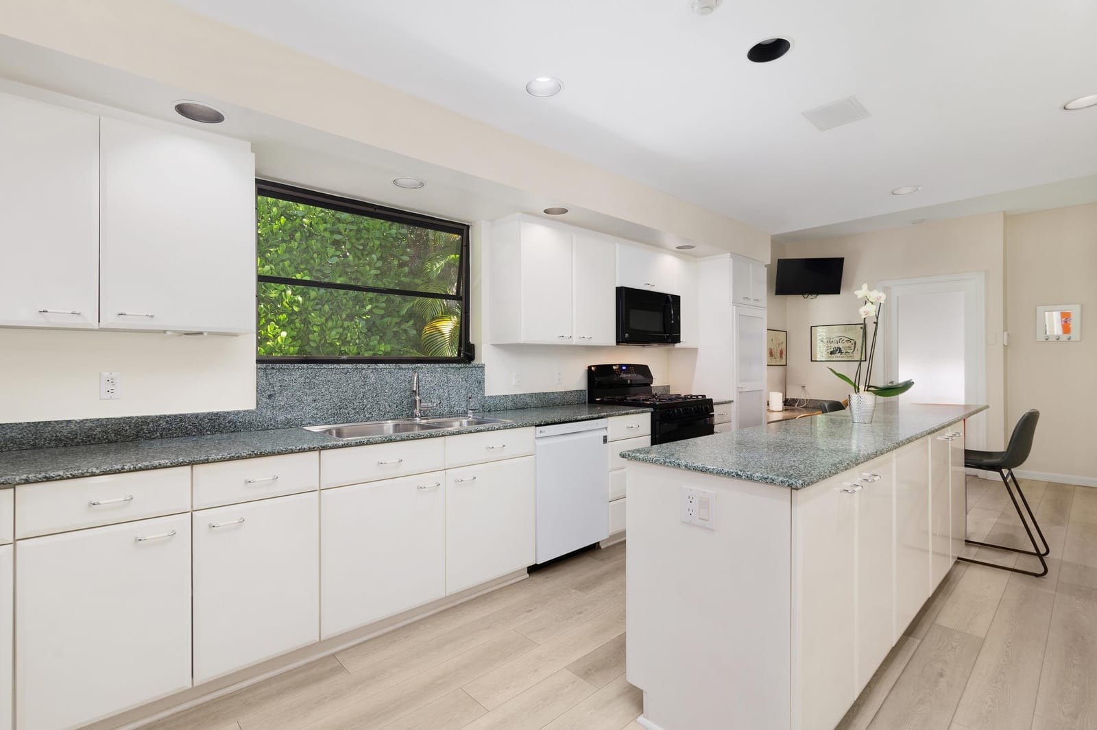 575 N Lake Way — photo 10
